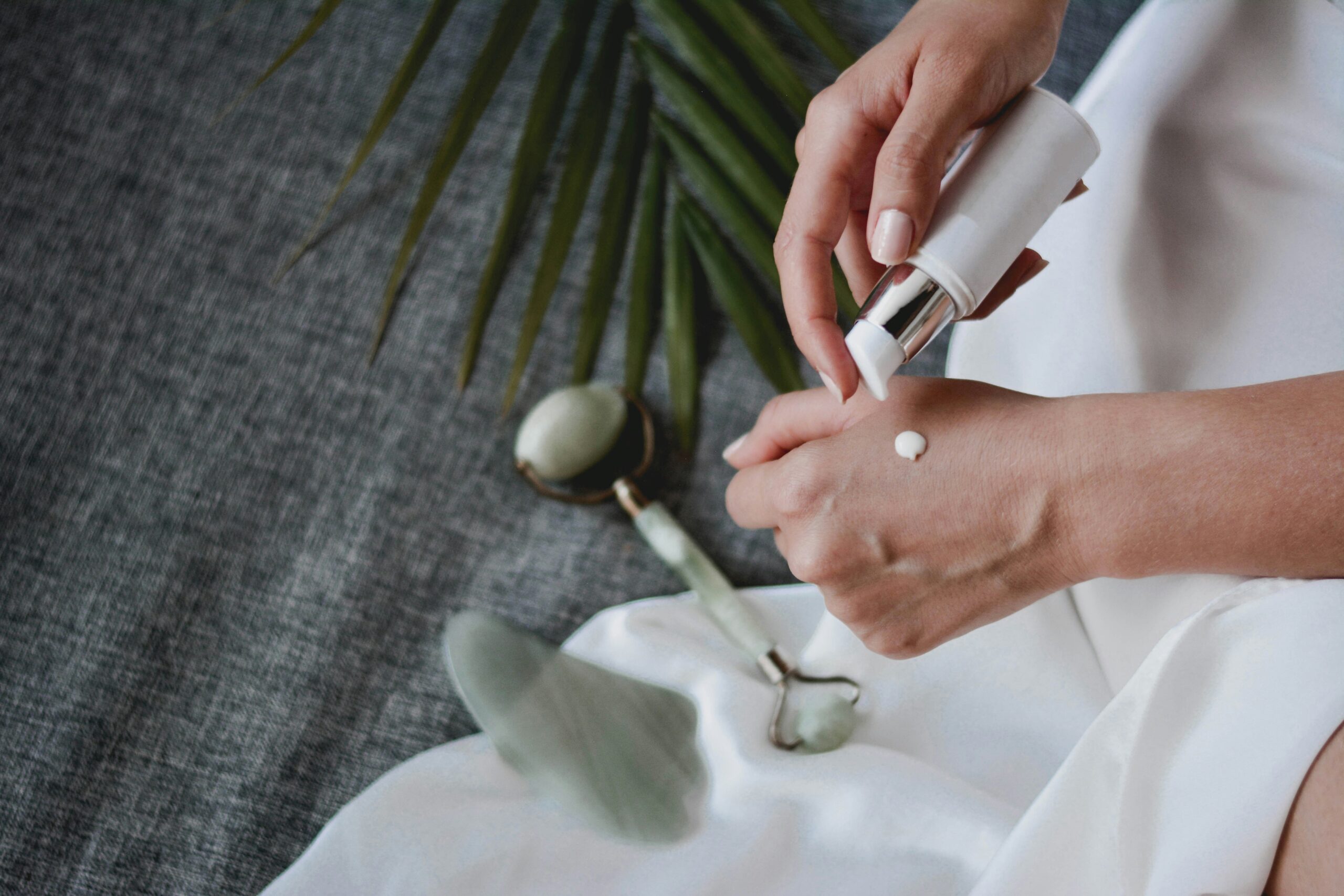 You are currently viewing Skincare Routine for Beginners: A Simple Step-by-Step Guide for Healthy Skin